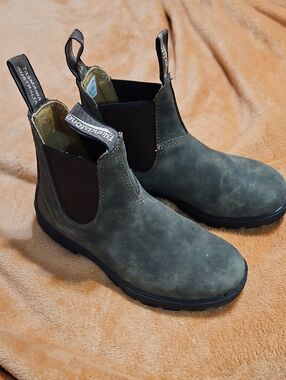 Blundstone Chelsea Boots in Rustic Brown